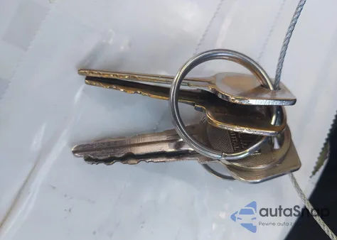 1989 Mazda 323 из США, поврежденный, VIN JM1BF2327K0369182